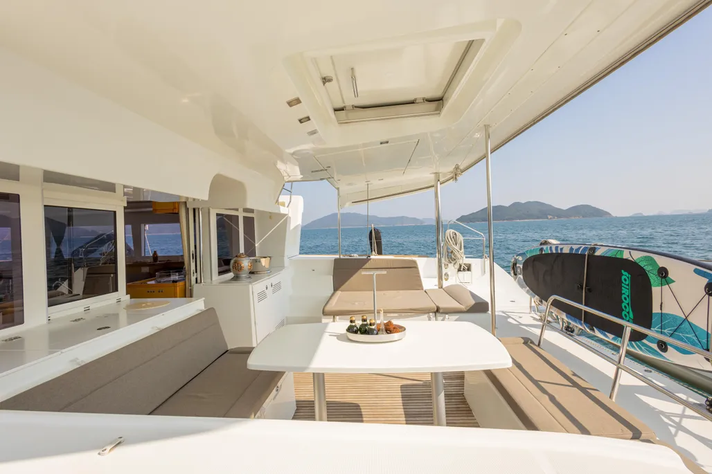 exterior of Lagoon 450F