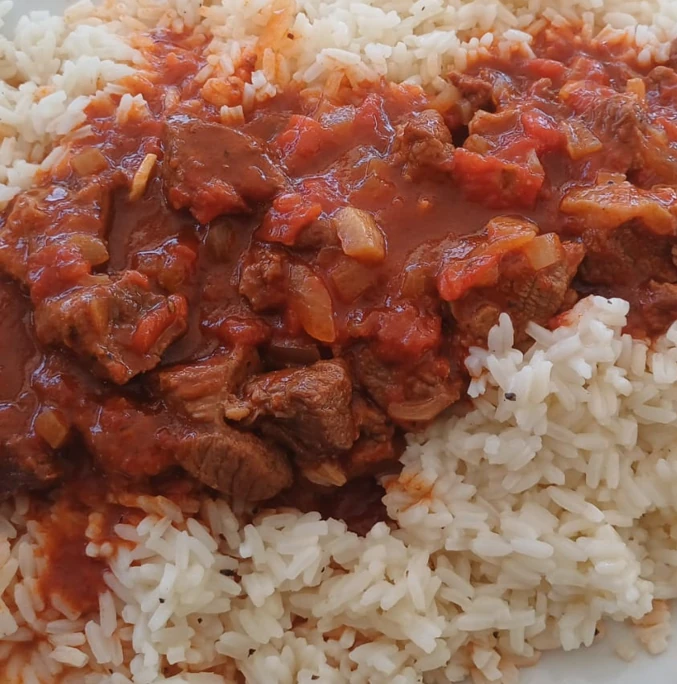 beef with rice served onboard